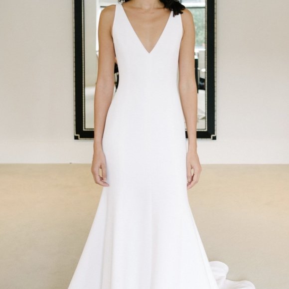 Carolina Herrera Ivy Wedding Gown Size 8 - Picture 1 of 5